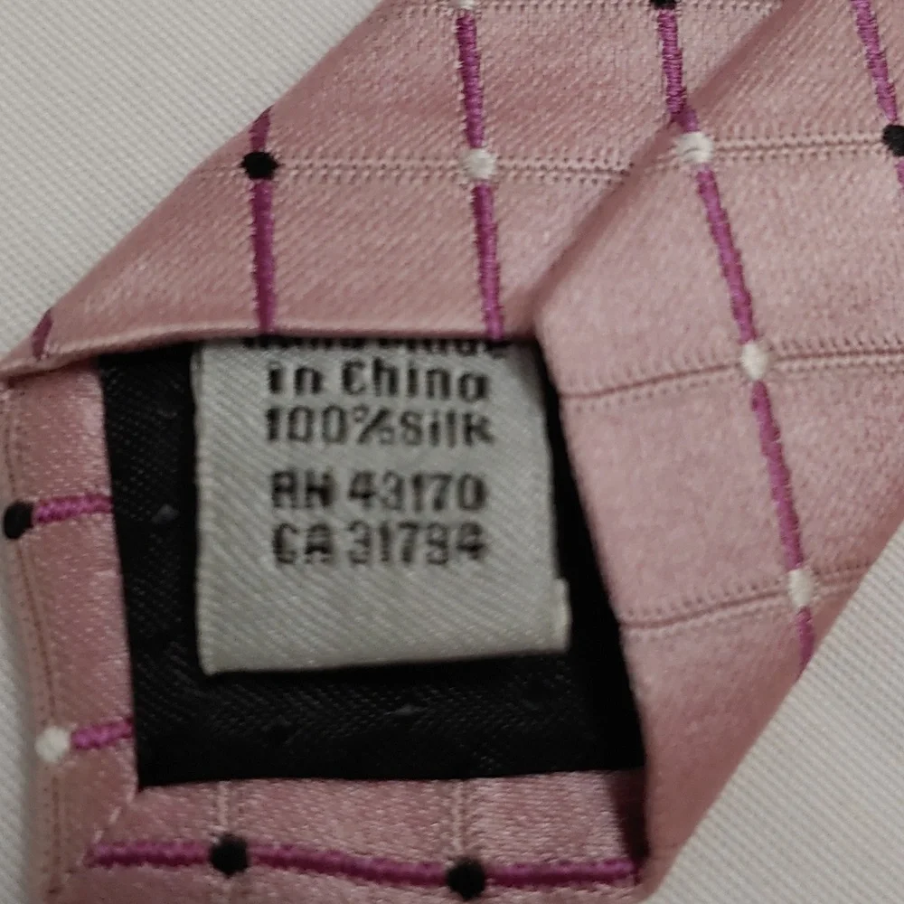 Geoffrey Beene Men's  100% Silk Neck Tie